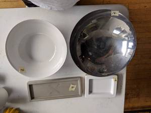 lot 14 image: Variety of Saucers and Trays