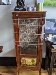 lot 25 image: Vintage French Lacquered Display Cabinet with Oriental Painting Accents