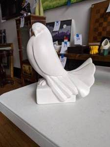 lot 26 image: Ceramic White Dove Statue