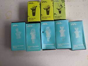 lot 38 image: Lot of 8 Artisanal Wine Stoppers NIB