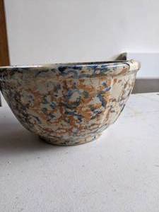 lot 46 image: Ceramic Artisinal Bowl