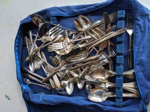 lot 430 image: Lot of Vintage Silverware