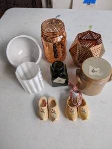 lot 431 image: Cute Kitchen Decor