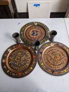 lot 433 image: Colorful Mayan Servingware