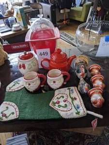 lot 449 image: Lot of Holiday Themed Items