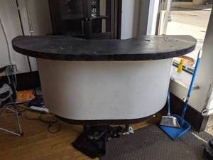lot 459 image: Wide U-shaped bar