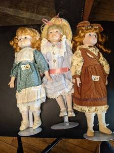 lot 103 image: Lot of Porcelain dolls