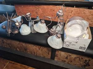lot 401 image: Modern Lighting Lot