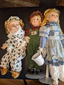lot 102 image: Lot of Porcelain dolls