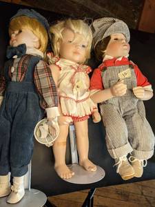 lot 104 image: Lot of Porcelain dolls