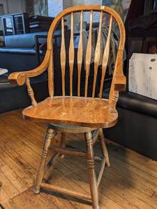 lot 111 image: Country Style Dining room Chair