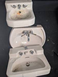 lot 407 image: Three Porcelain Sinks
