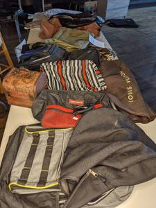lot 117 image: Lot of Bags