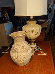 lot 119 image: Lot of Porcelain lamps