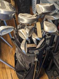 lot 133 image: Golf Bag with Clubs