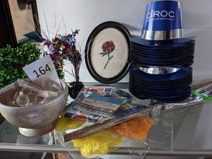 lot 164 image: Lot of Party Supplies