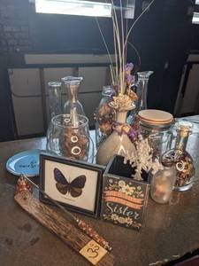 lot 419 image: Lot of Natural Home Decor