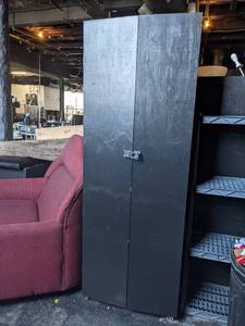 lot 425 image: Tall Wood Cabinet