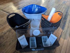 lot 428 image: Assorted Plastic Barware