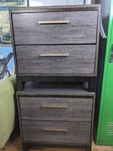 lot 364 image: Pair of Modern Nightstands