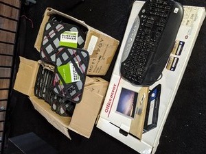 lot 322 image: Car Accessories and Office Stuff.
