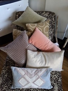lot 360 image: Lot of Throw Pillows