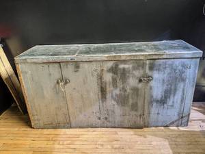 lot 508 image: Well used solid wood workbench