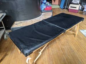 lot 506 image: Best Massage Table