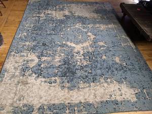 lot 510 image: 9 x 12 Modern Area Rug