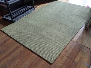 lot 522 image: Green and White Rag Rug