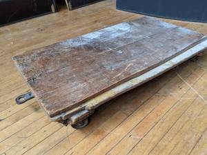 lot 523 image: Small, short industrial cart