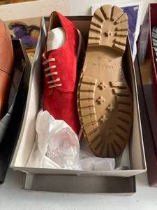lot 302 image: Italian Made Mens Suede Shoes, size 12 - Ugg Collection