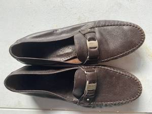 lot 58 image: Mens Salvatore Ferragamo Leather Loafers - size 12D