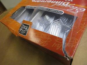 lot 143 image: Plastic Cutlery