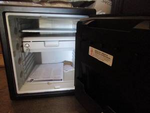 lot 2 image: SentrySafe Chest Safe
