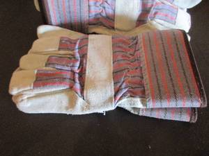 lot 100 image: Work Gloves