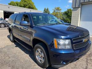 lot 3 image: 2008 Chevrolet Suburban LT 4x4