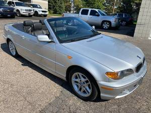 lot 4 image: 2004 BMW 325Ci