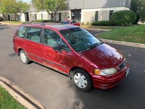 lot 6 image: 1998 Isuzu Oasis
