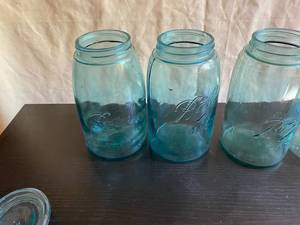 5 Vintage Blue Mason Jars & 2 Glass Lids