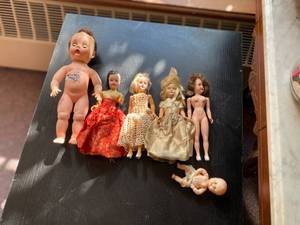 5 Vintage Dolls with Openng eyes and 1 baby doll