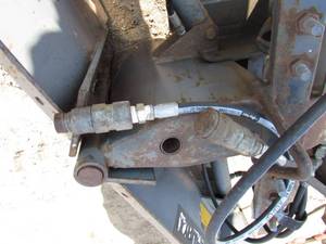 lot 3 image: 5 Skid Loader Snow Blade Attachment
