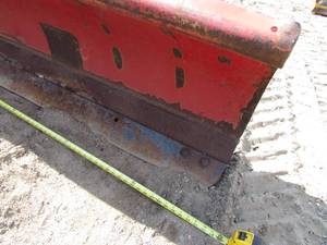 lot 4 image: 8 Skid Loader Snow Blade Attachment