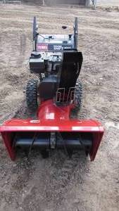 lot 33 image: Toro 1028 Snow Blower