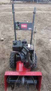 lot 34 image: Toro 521 Snow Blower
