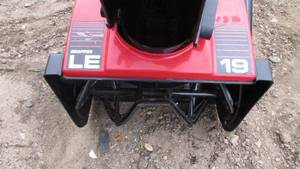 lot 35 image: Snapper Snow Blower