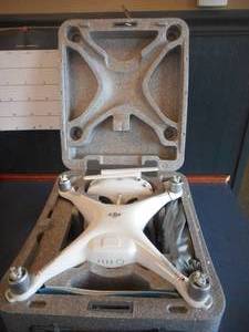 lot 2 image: Phantom 4 dJi Drone