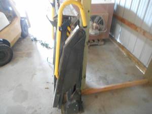 lot 7 image: Ricon Wheelchair Lift