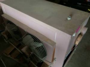 lot 9 image: Reznor 400,000 BTU Furnace
