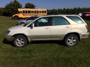 lot 1 image: 2000 Lexus RX 300